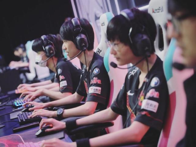 队赢得比赛 队赢得比赛