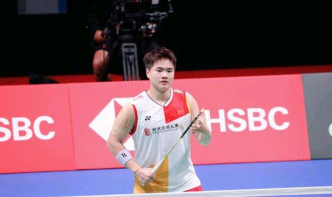 世体：维尼修斯在巴西饱受批评，像当年梅西被阿根廷批评一样