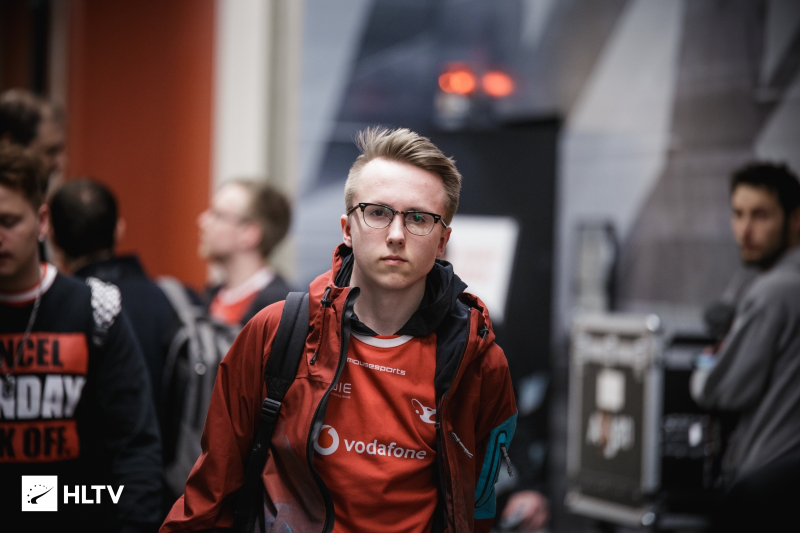 动权自此被 动权自此被